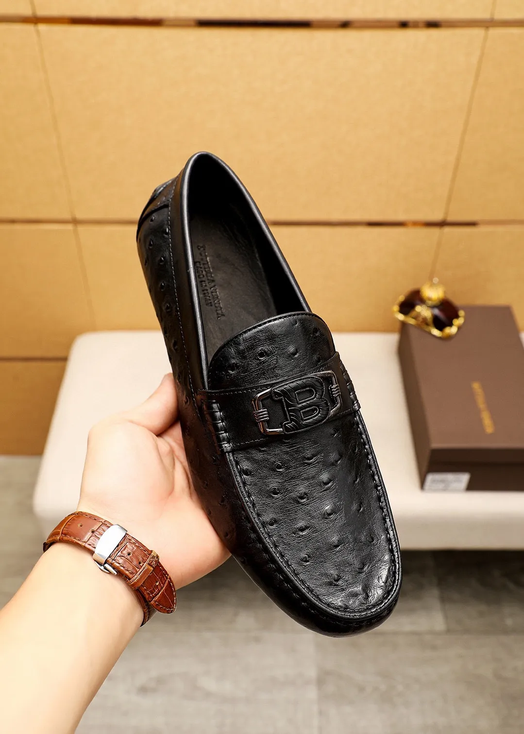 Men's Men's Shoes 💰: 420 💐BV Men's Slip-on Shoes® [BOTTEGA VENETA] Official website counter new model, one-to-one mold opening ⚠Italian calfskin embossed ➕Cow 🐂 leather lining. Driving slip-ons, available at counters, sizes 39-44 (38.45🉑️customized)